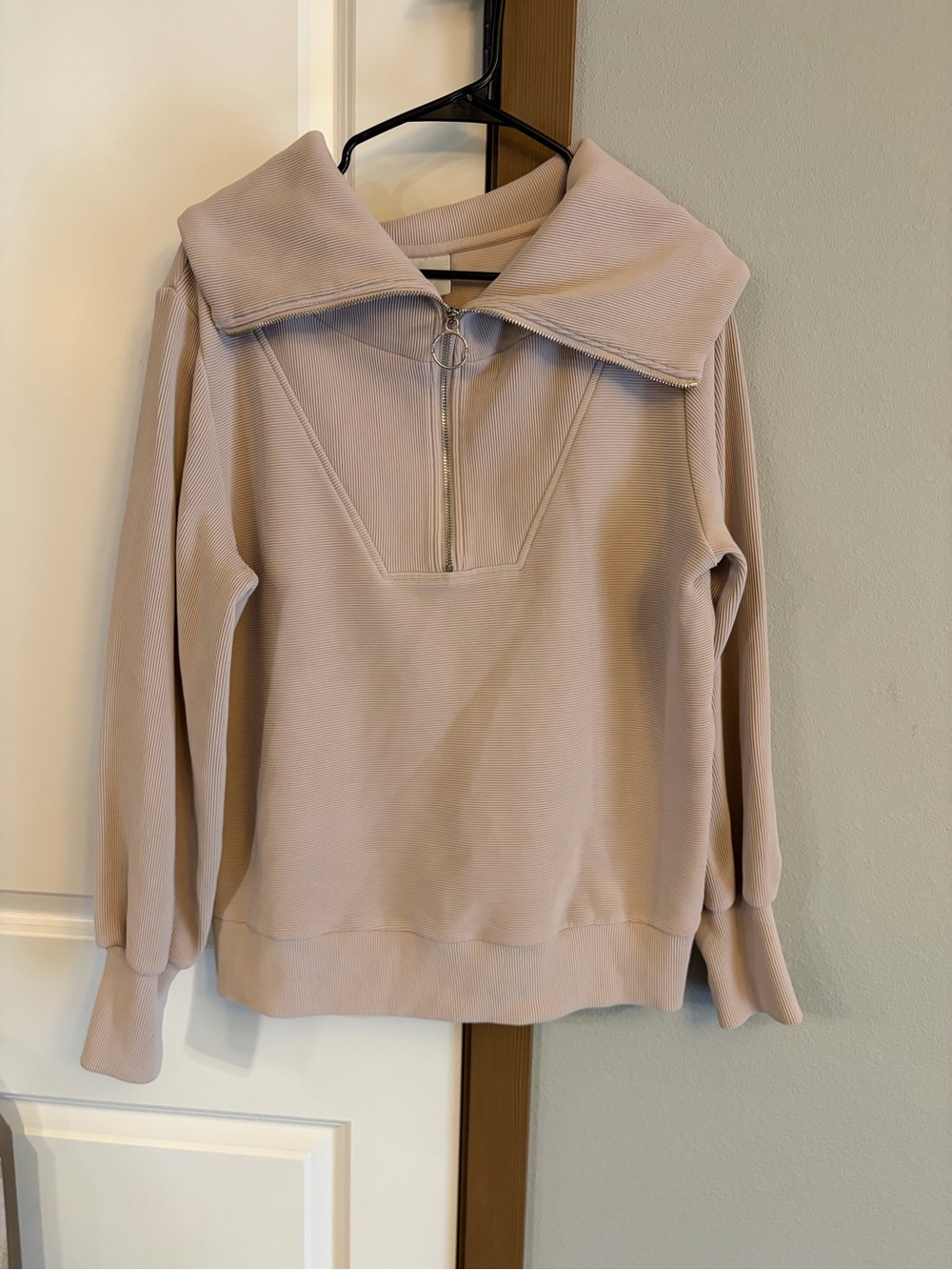 NWOT Varley Women’s Vine Half-Zip Oversized Beige Sweatshirt Size Medium - Picture 2 of 8